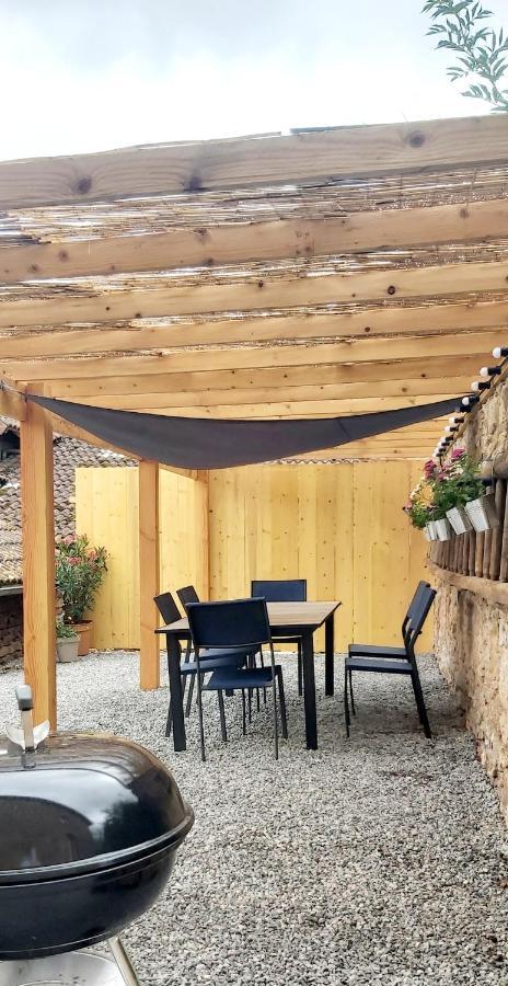 Sharecroppers Cottage With Swimming Pool Pageas Екстер'єр фото